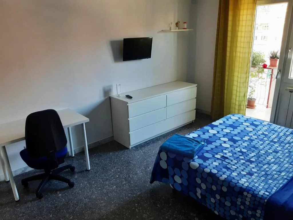 Camera Tripla con Bagno Privato Esterno — MagicalRoom