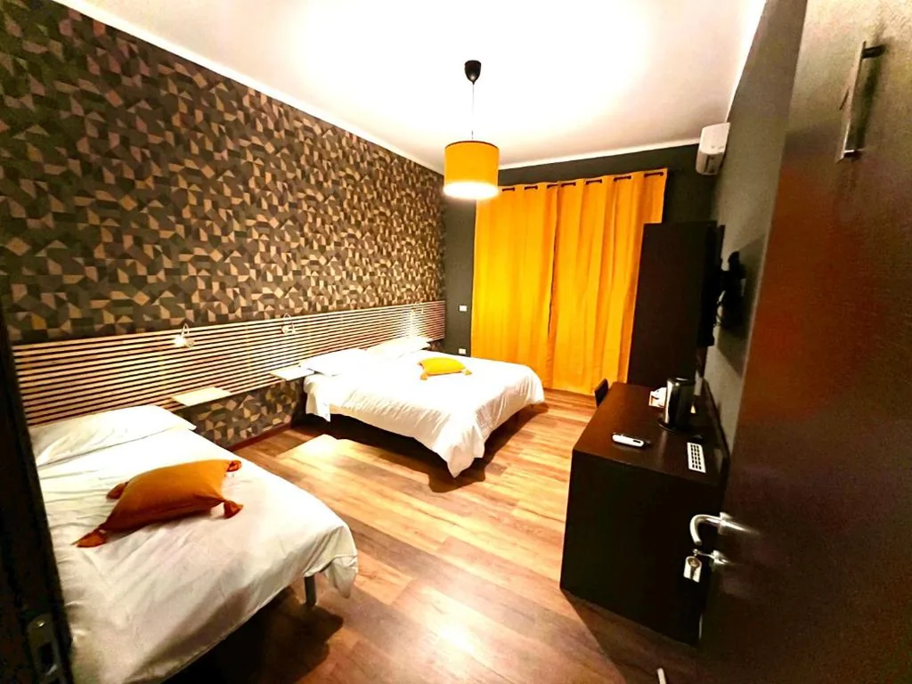 Camera Tripla con Bagno Privato Esterno — Prati Comfort