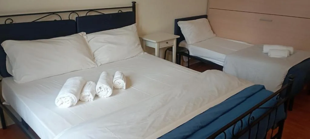 Triple Room with External Private Bathroom — Quo Vadis Roma 2