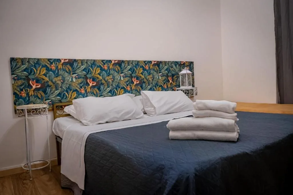 Camera Tripla con Bagno Privato Esterno — Roma story