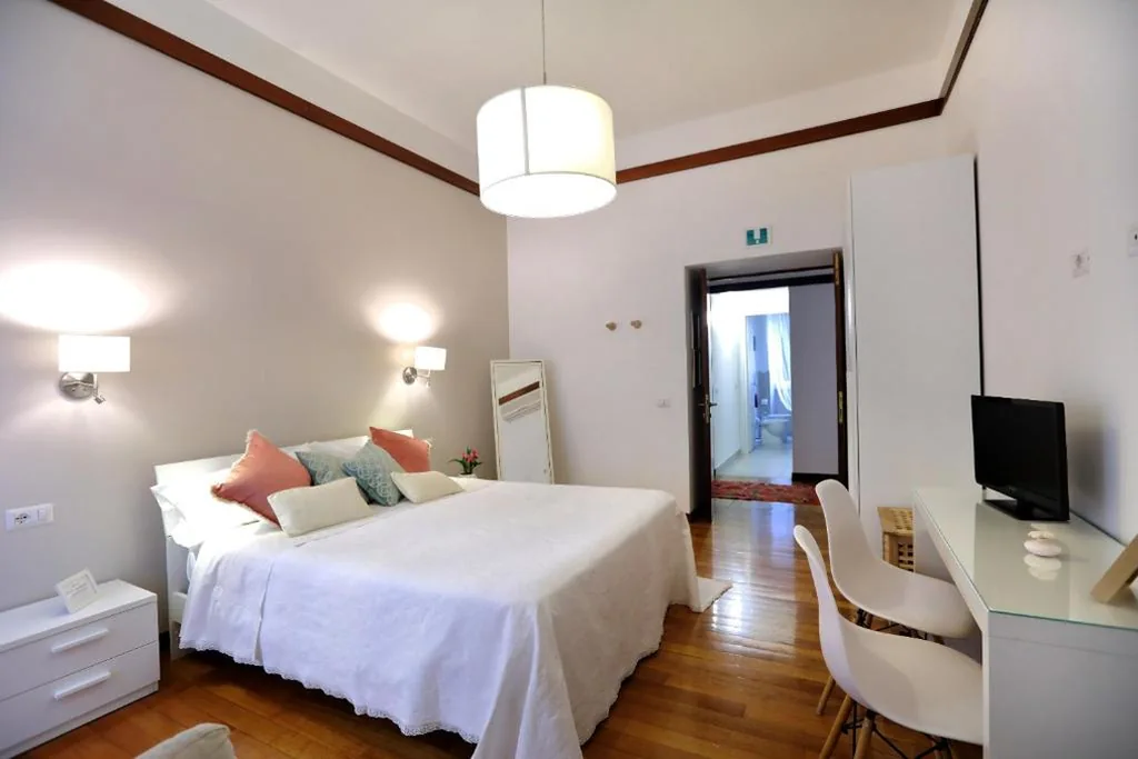 Camera Tripla con Bagno Privato Esterno — Tata B&B