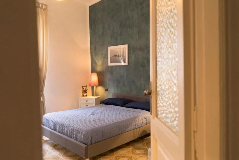 Triple Room with External Private Bathroom — Trastevere Corner Eight