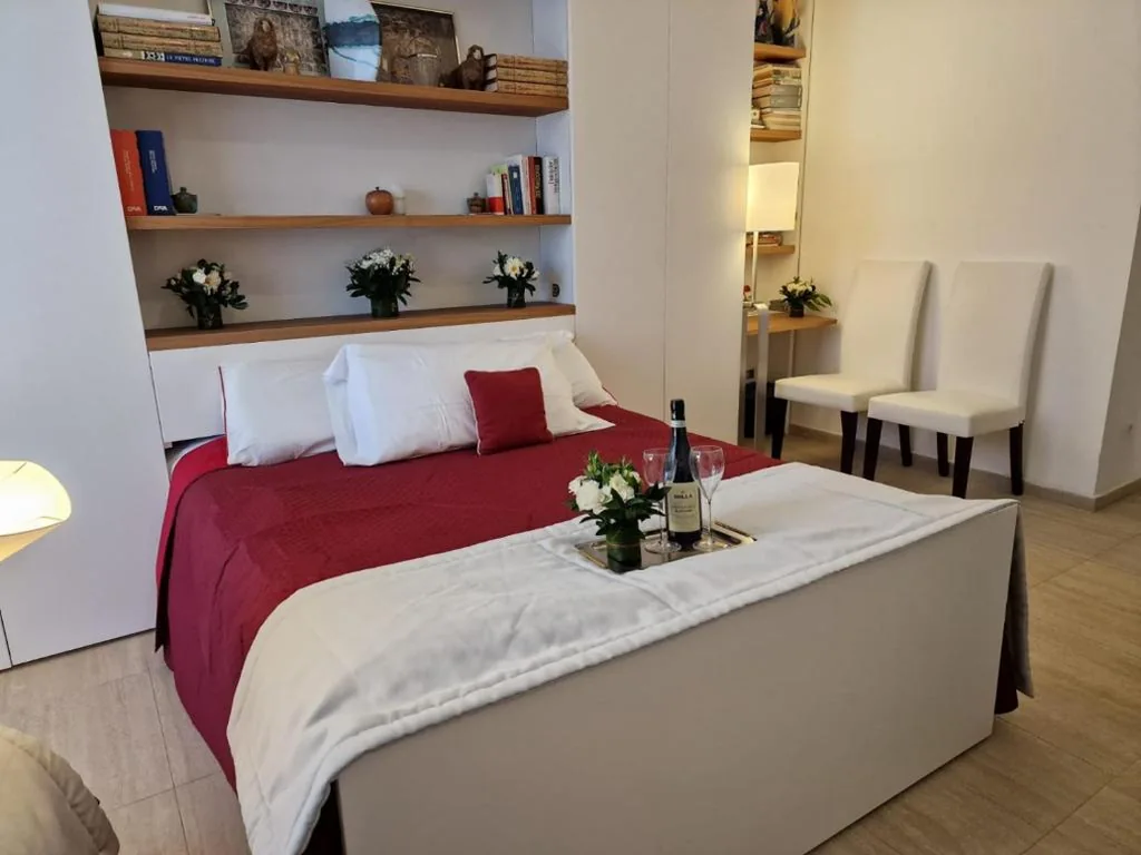 Camera Tripla con Bagno Privato Esterno — VATICAN GUEST HOUSE ROOMS in Rome
