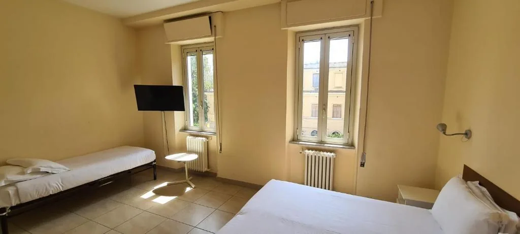 Camera Tripla con Bagno Privato Esterno — Villa Riari Garden