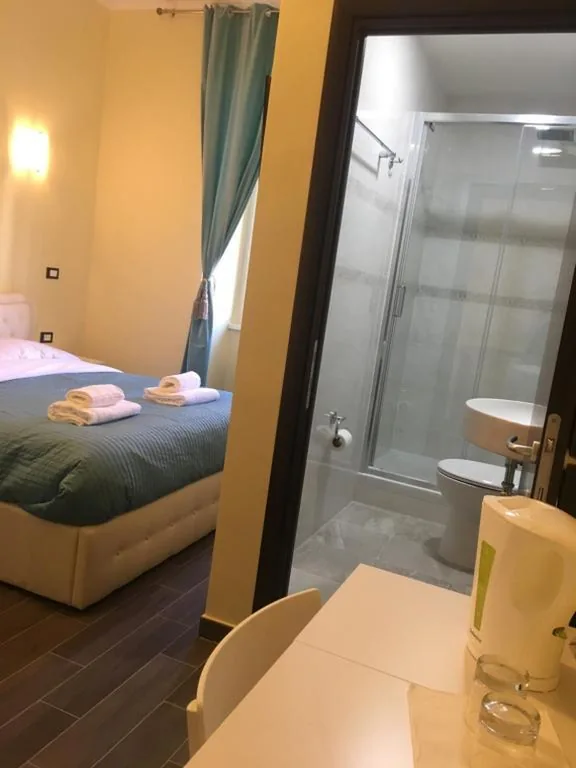 Triple Room with Private Bathroom — Favola Romana – Guest House