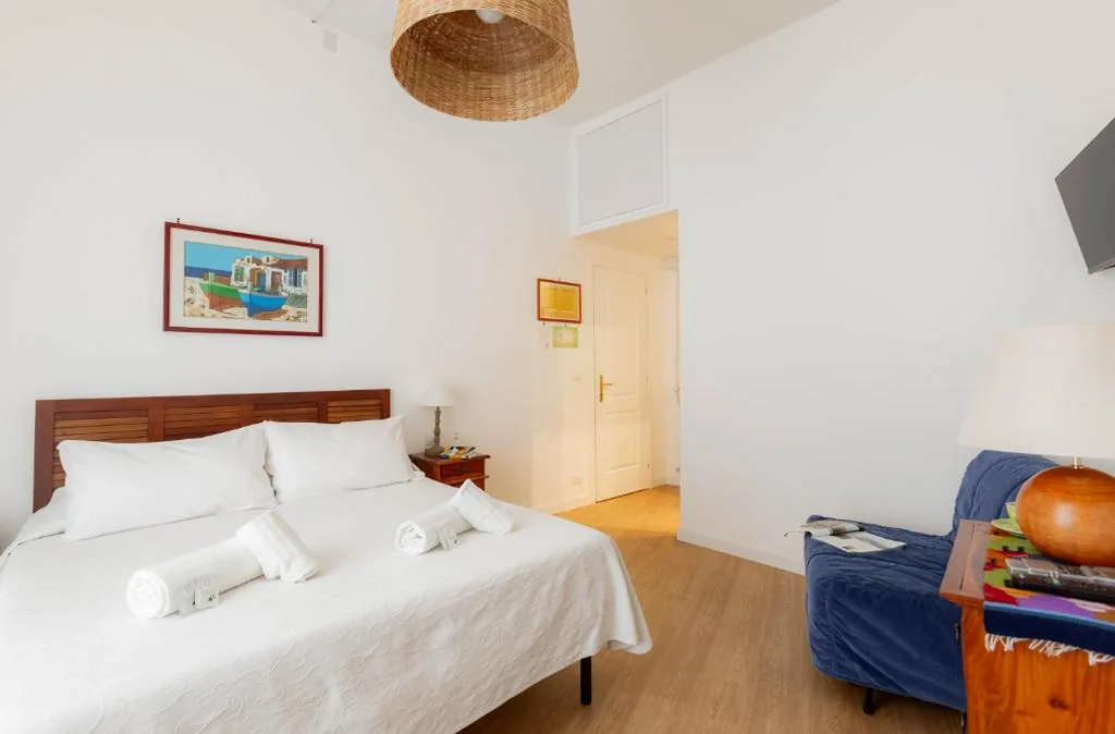 Triple Room with Private Bathroom — Federici Guest House