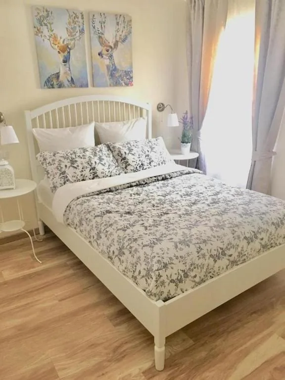 Camera Tripla con Bagno Privato — Fiori di Acaia