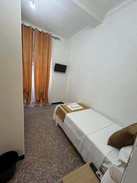 Triple Room with Private Bathroom — Genova Gold Rooms