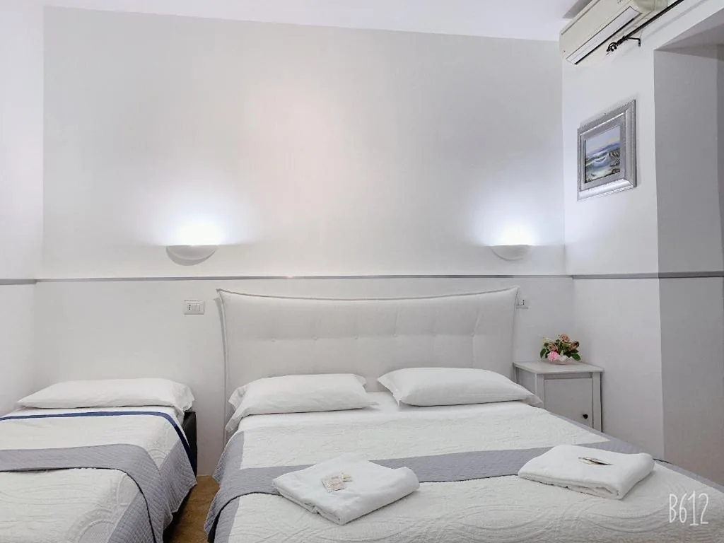 Triple Room with Private Bathroom — Golden Ratio