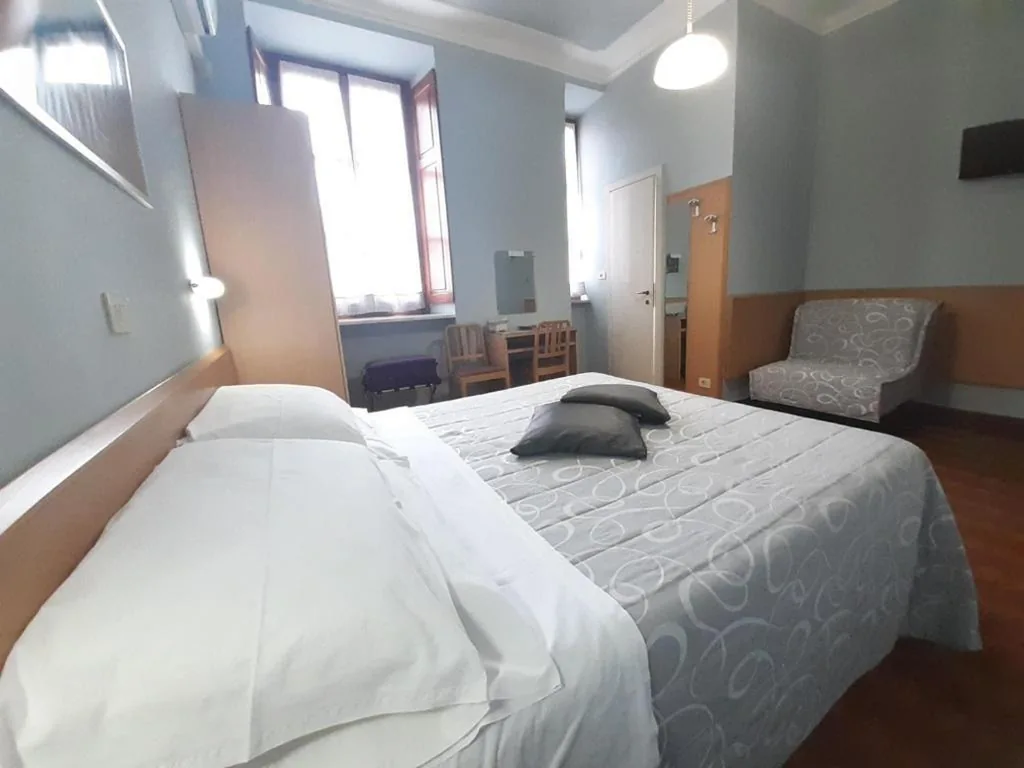 Camera Tripla con Bagno Privato — Hotel Alba Torino centro