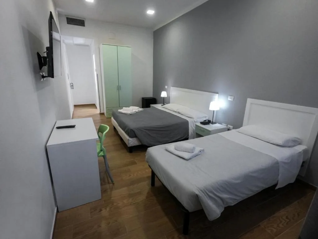 Camera Tripla con Bagno Privato — Hotel Bella Vita