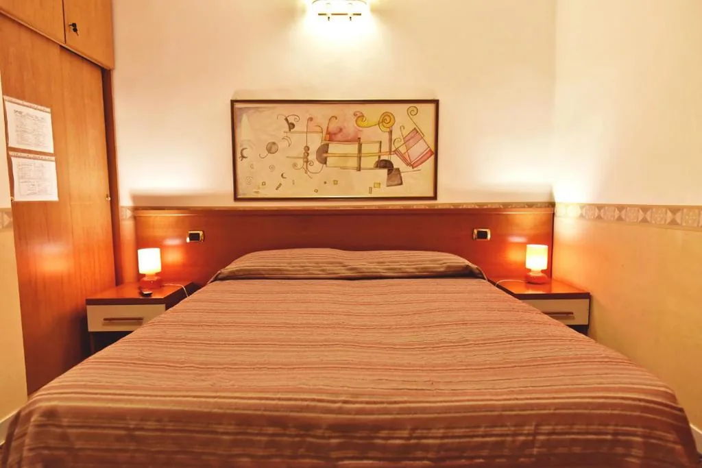 Triple Room with Private Bathroom — Hotel Carmel