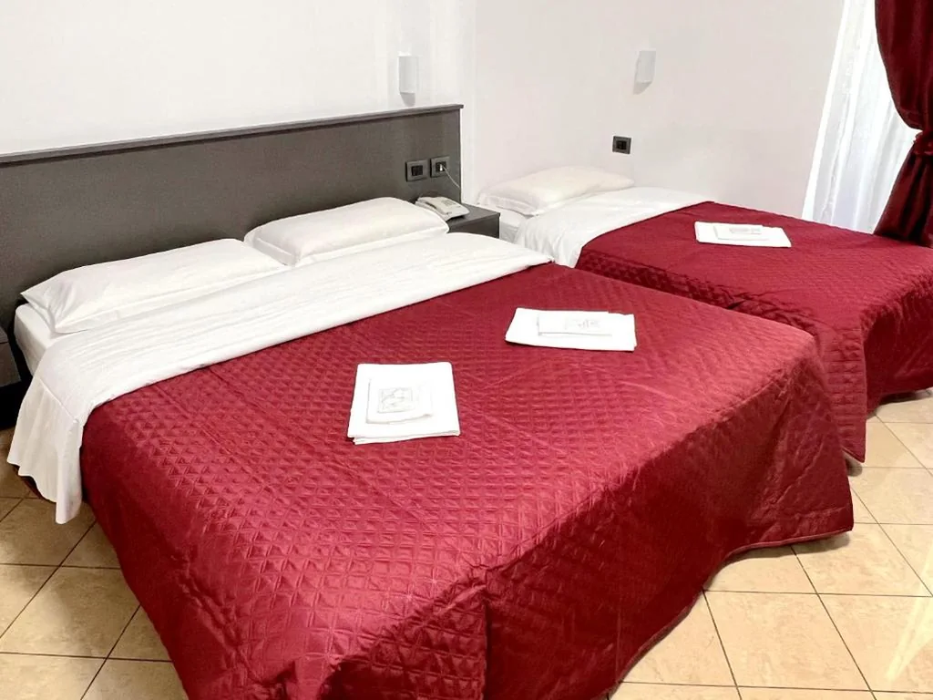 Camera Tripla con Bagno Privato — Hotel domus termini