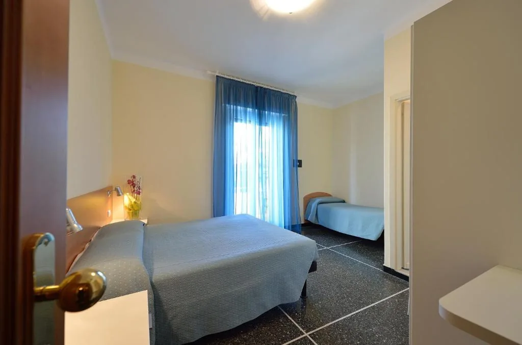 Camera Tripla con Bagno Privato — Hotel Guya