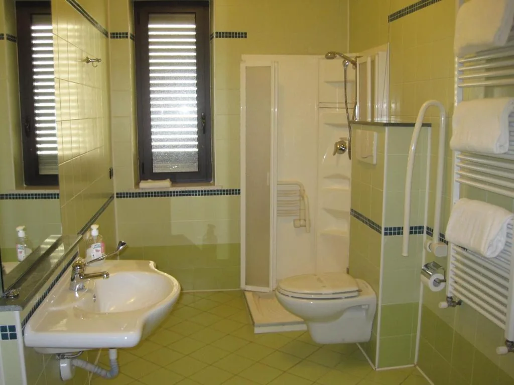 Triple Room with Private Bathroom — Hotel Italia
