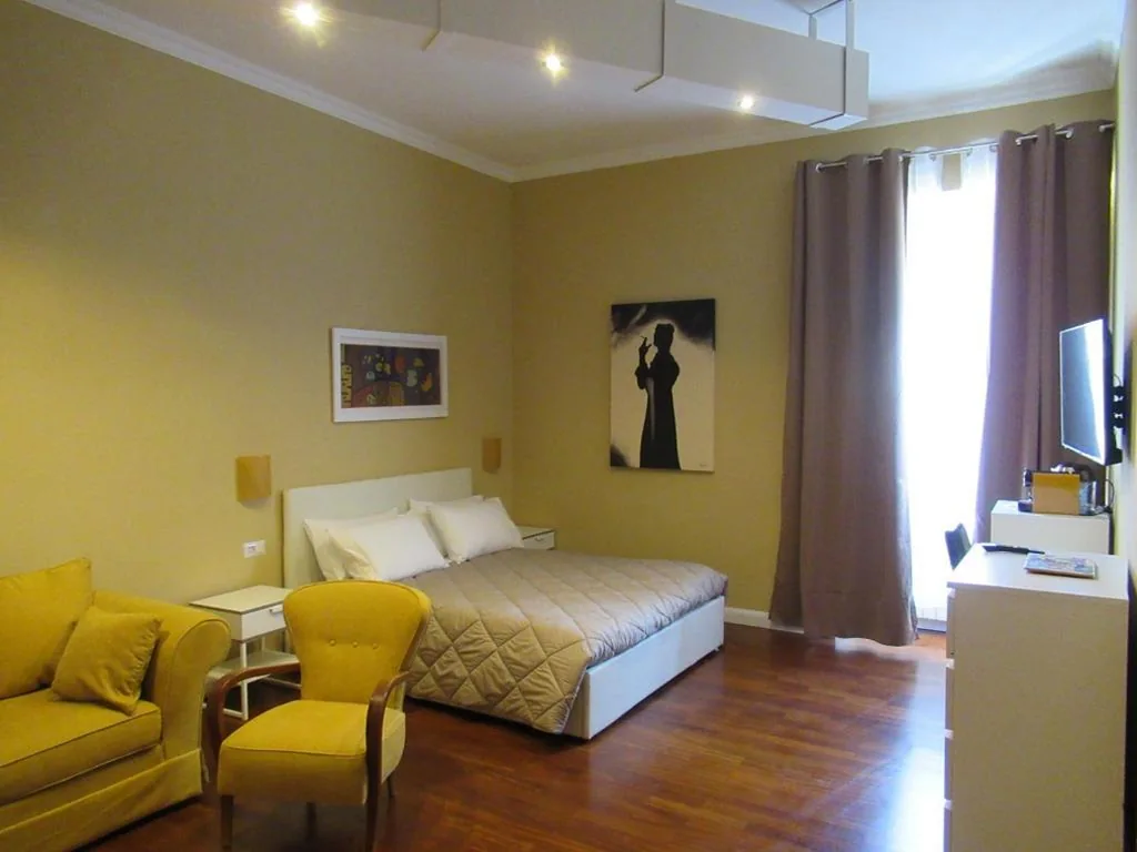 Camera Tripla con Bagno Privato — IMPERIAL FORUM RELAIS