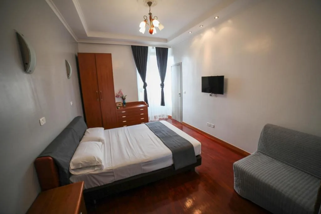 Camera Tripla con Bagno Privato — KayDee GuestHouse