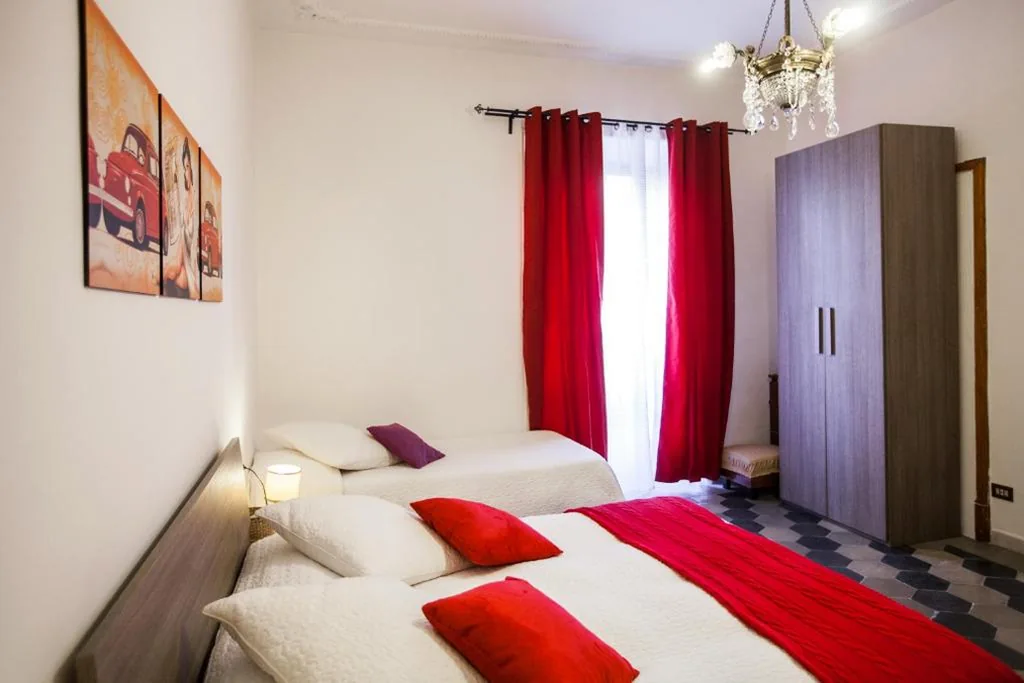 Triple Room with Private Bathroom — La Dolce Vita Roma