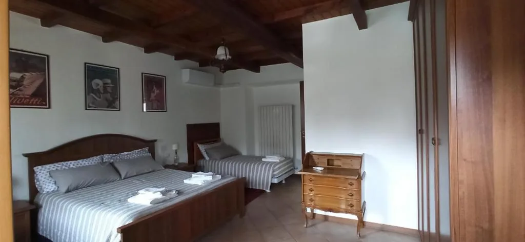 Triple Room with Private Bathroom — La luna nel pozzo