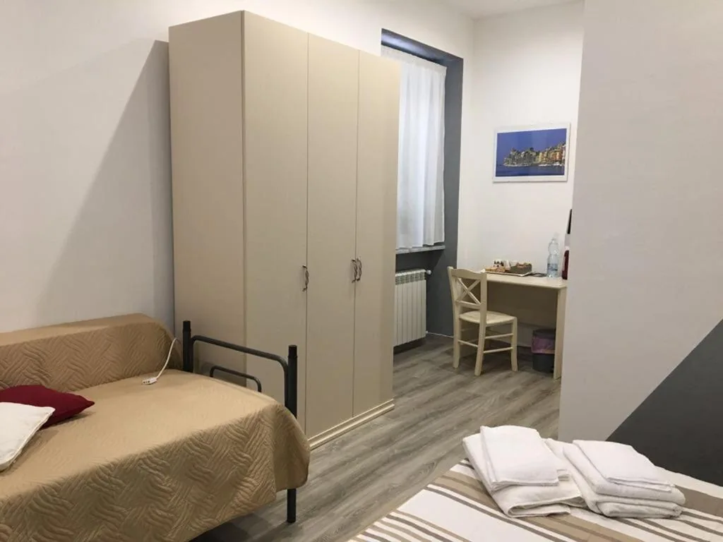 Camera Tripla con Bagno Privato — La Perla Del Golfo