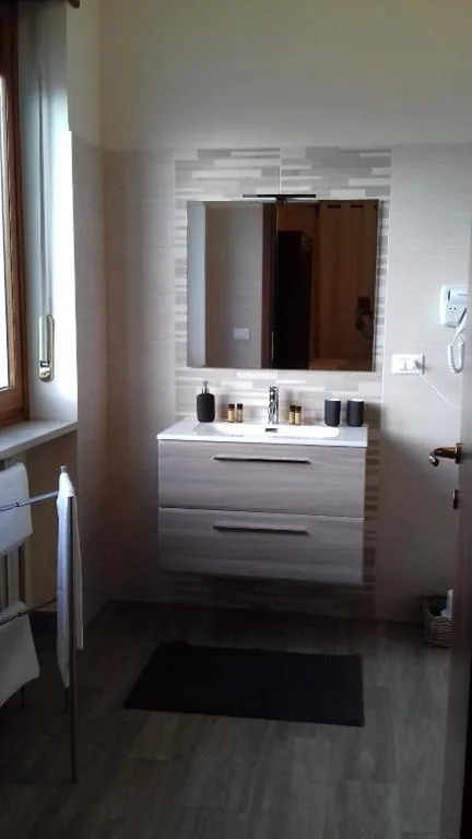 Camera Tripla con Bagno Privato — LOCANDA CAVALLO BIANCO – AFFITTACAMERE