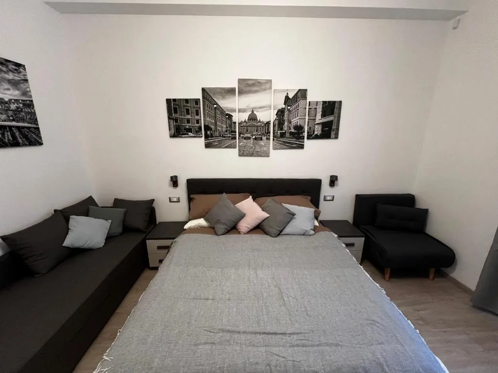 Camera Tripla con Bagno Privato — Love4Rome Guest House