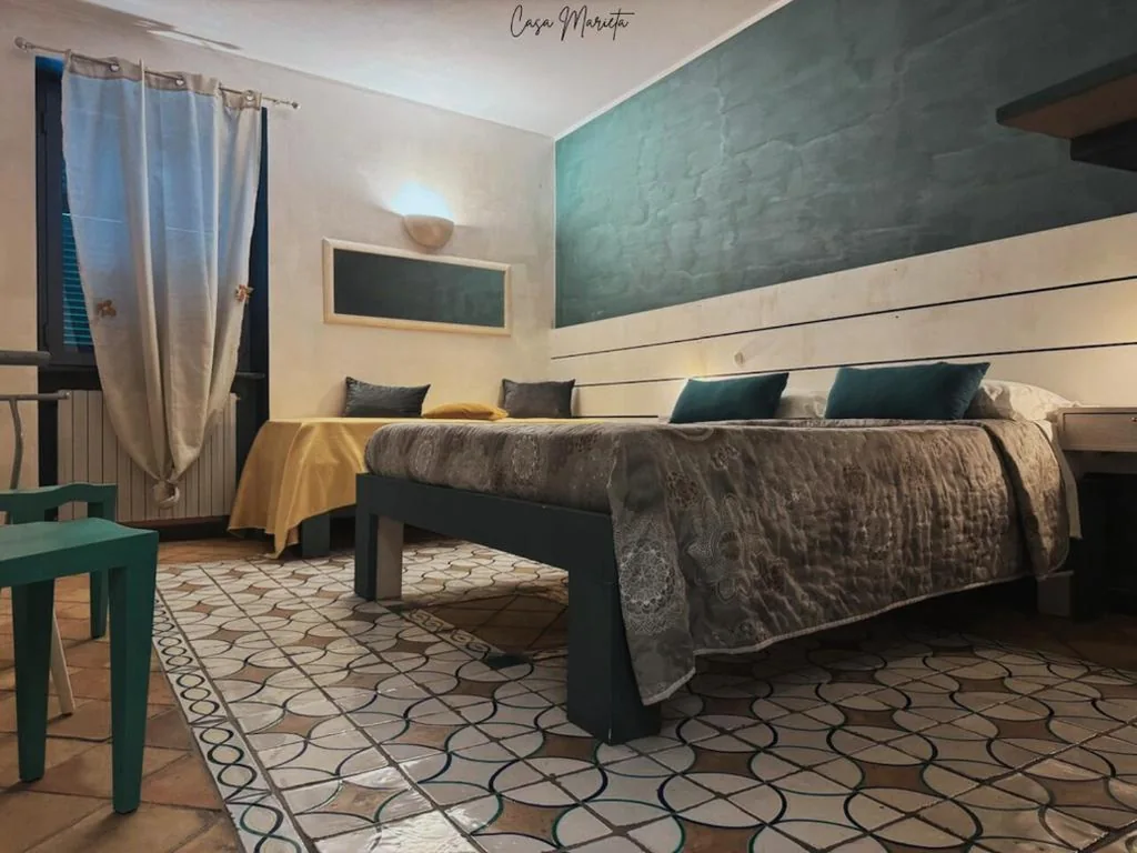 Camera Tripla con Bagno Privato — Marieta Rooms