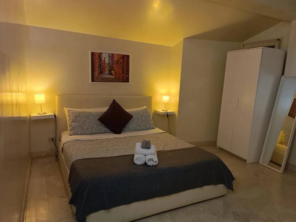 Camera Tripla con Bagno Privato — Navona Private Rooms bnb