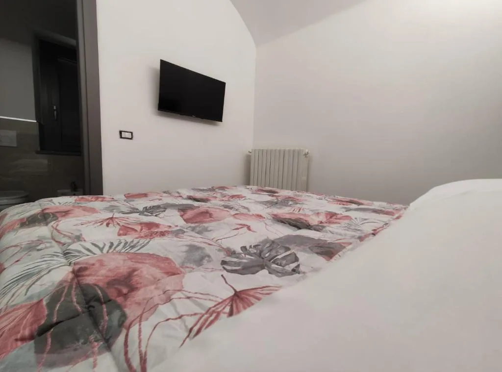 Camera Tripla con Bagno Privato — Novara