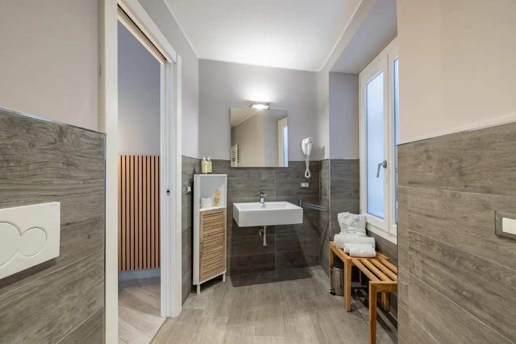Camera Tripla con Bagno Privato — PRIMA FILA Premium Guest House