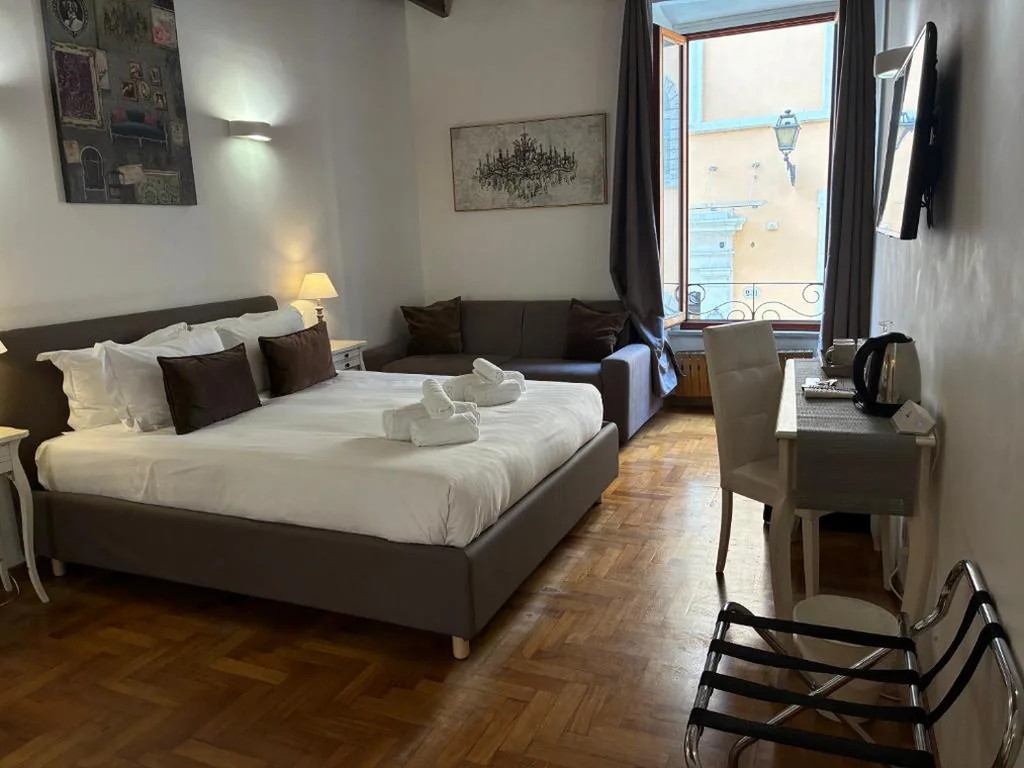 Camera Tripla con Bagno Privato — Ripetta 35