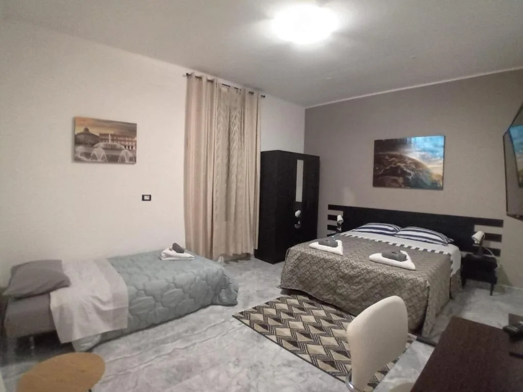 Triple Room with Private Bathroom — Rolando 20B
