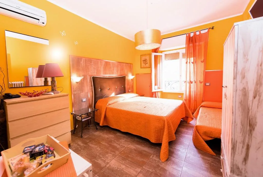 Triple Room with Private Bathroom — Roma Gianicolense