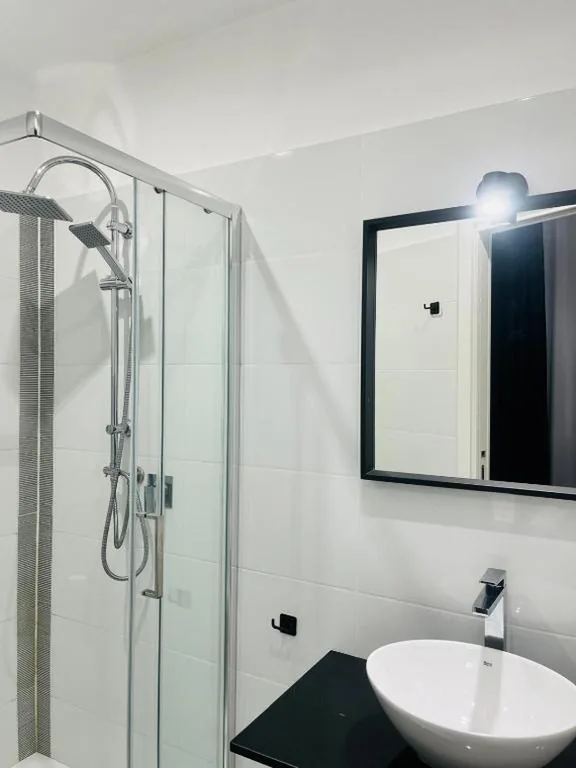Camera Tripla con Bagno Privato — Rome Holiday Guesthouse