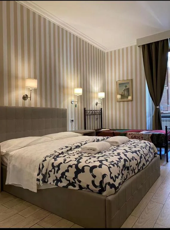 Camera Tripla con Bagno Privato — Rome Orange Inn