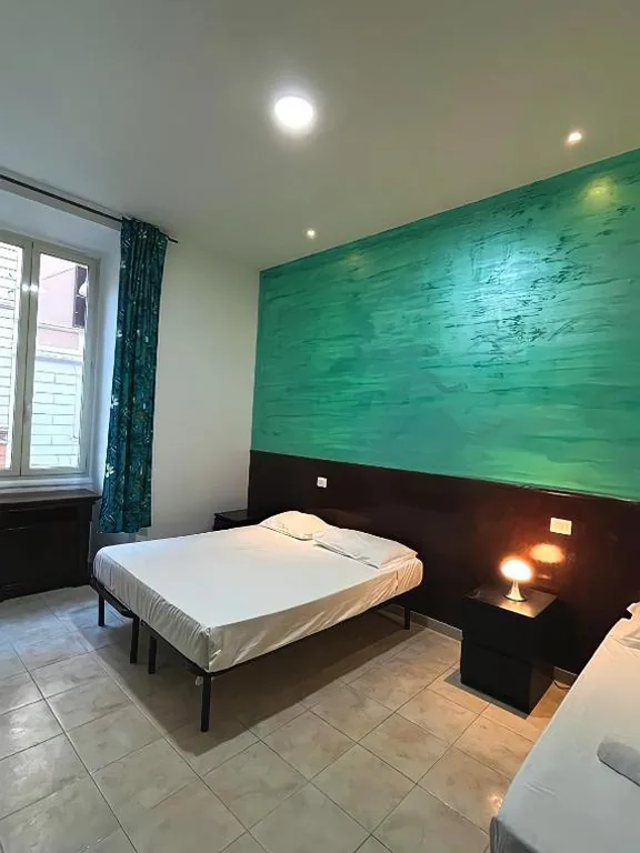 Camera Tripla con Bagno Privato — Rome Termini Rooms 4