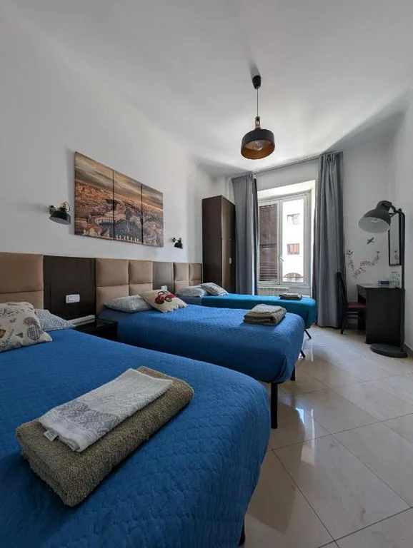 Camera Tripla con Bagno Privato — Roomz Romestay