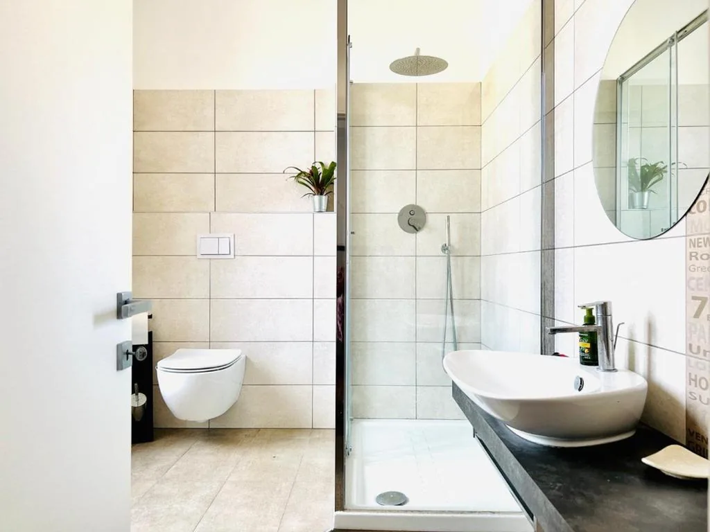 Camera Tripla con Bagno Privato — Solaris Guesthouse