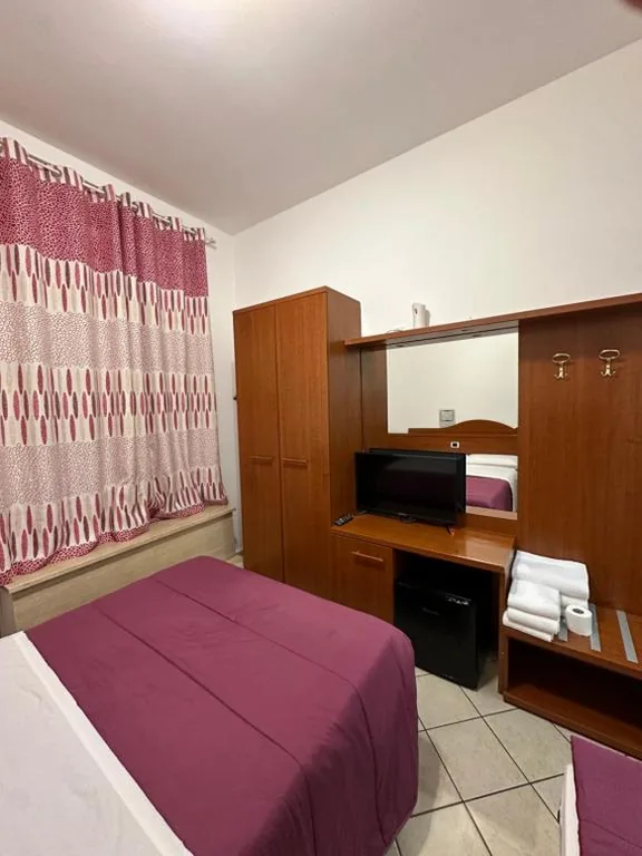 Triple Room with Private Bathroom — TERMINI STAR