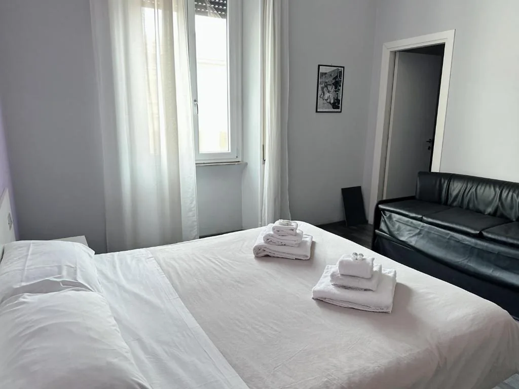 Camera Tripla con Bagno Privato — The Manzoni