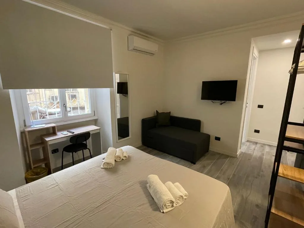Camera Tripla con Bagno Privato — This must be the place Rome Guesthouse