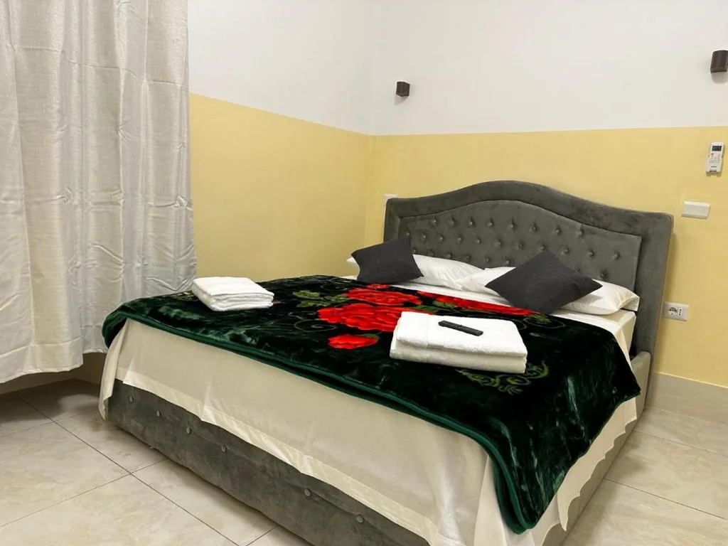 Triple Room with Private Bathroom — TURATI TERMINi