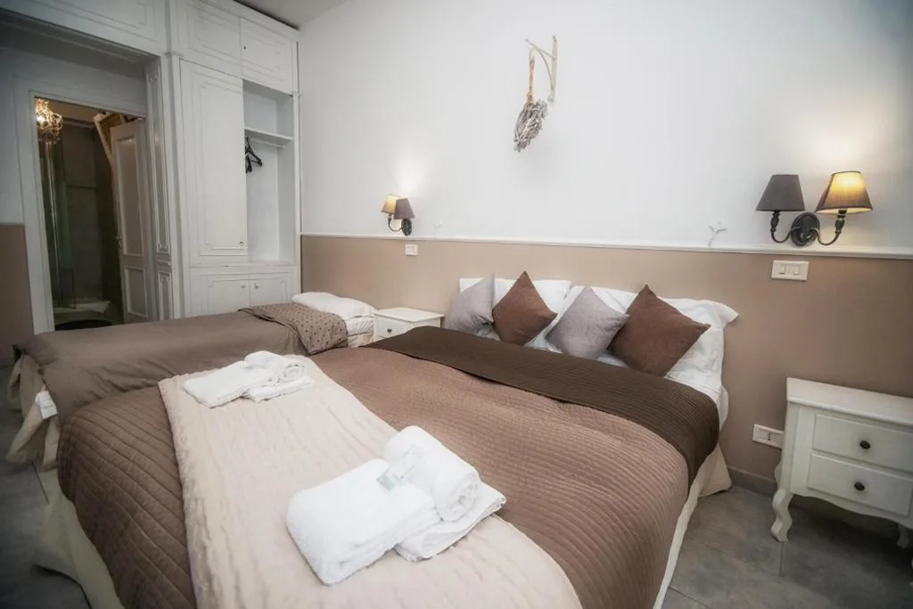 Camera Tripla con Bagno Privato — Vatican Rooms