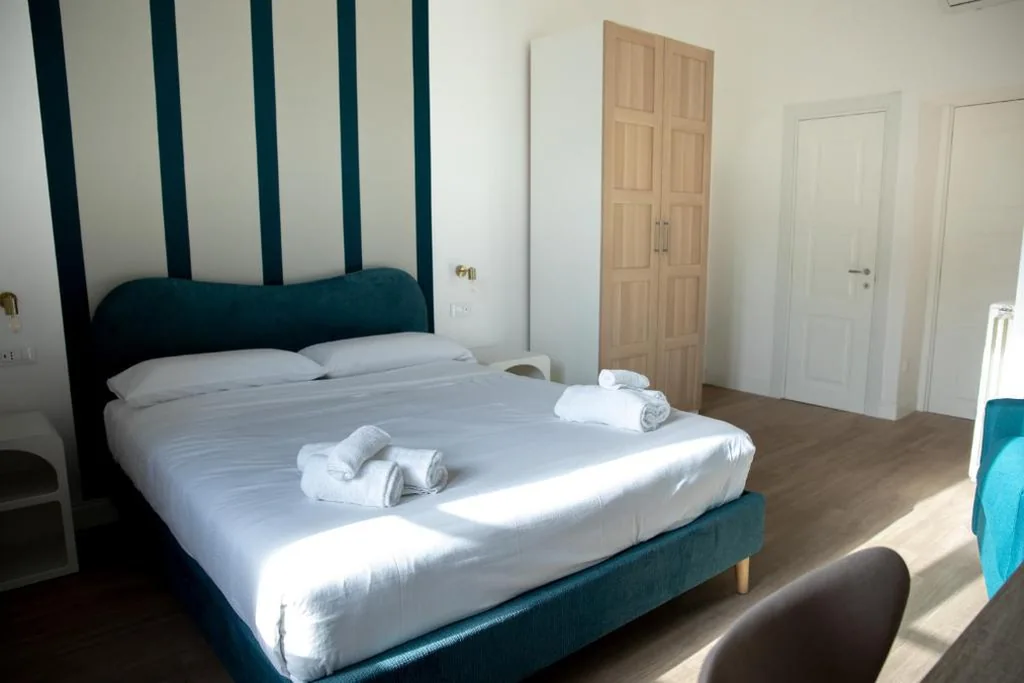 Camera Tripla con Bagno Privato — Vaticano Venticinque Guest House by Ghor