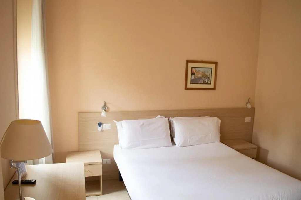Camera Tripla con Bagno Privato — Villa Riari Garden