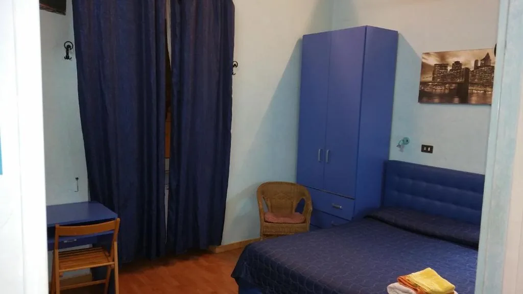 Triple Room with Private Bathroom — walter romarooms