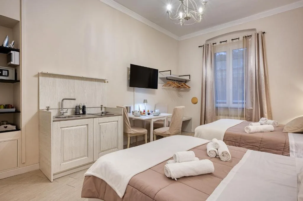 Camera Tripla con Bagno Privato — Your House Rooms