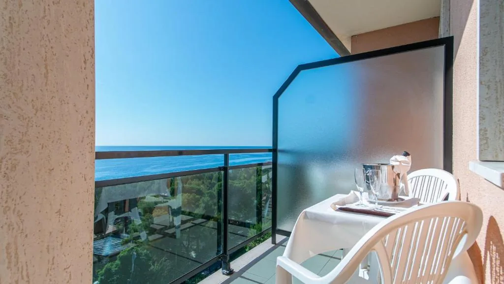 Triple Room with Balcony — Bobby Executive