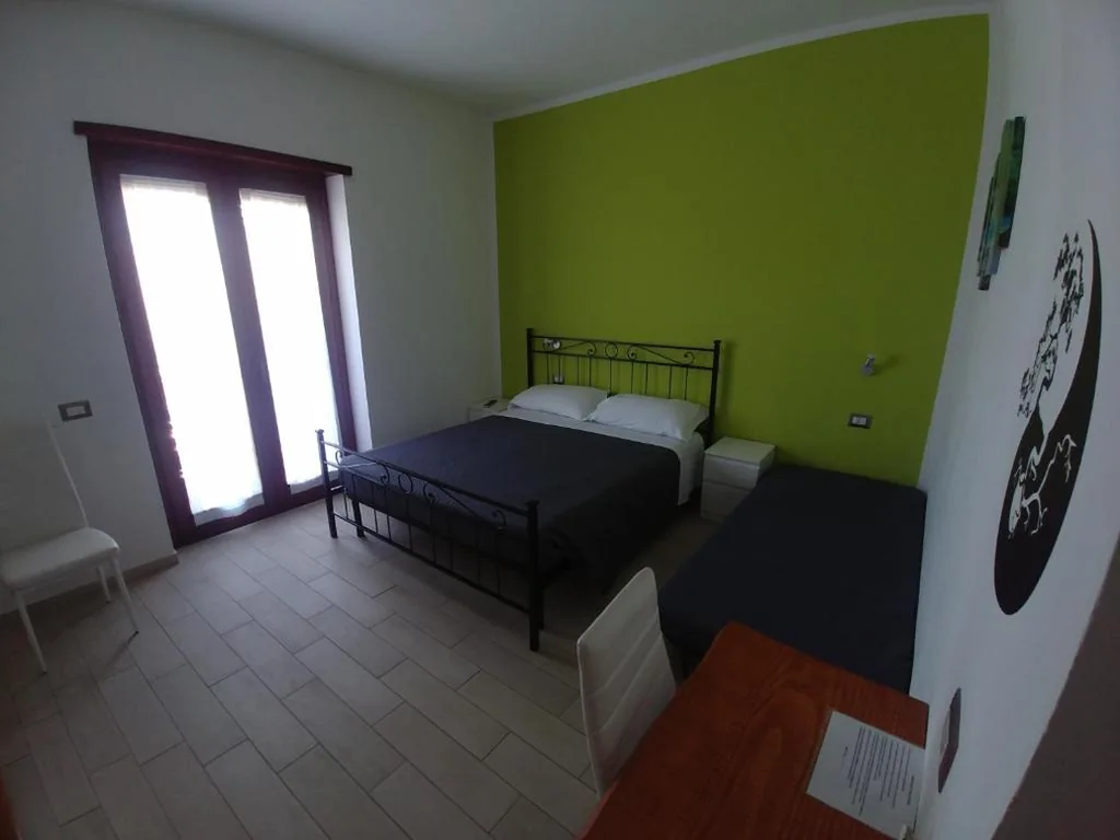 Camera Tripla con Balcone — Bonsai Bed & Breakfast