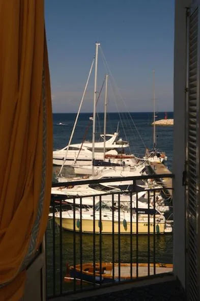 Triple Room with Balcony and Sea View — Hotel Gennarino A Mare